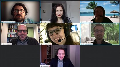 Socially Distanced Gruppenfoto der Abteilung