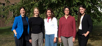 Team of the Clinical child and adolescent psychology and 
psychotherapy department
left to right: Prof. Betteke van Noort, Marlene John, Angela 
Fischer, Nicole Lehmann, Julia Andreev